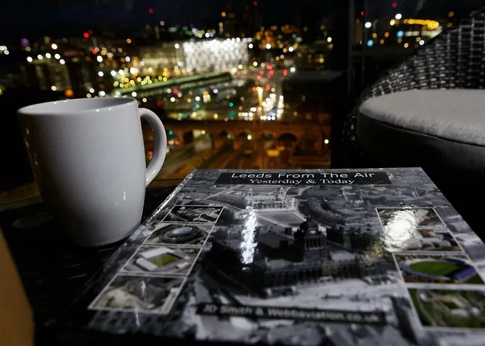 Апартаменти Live In Sky Penthouse Лідс