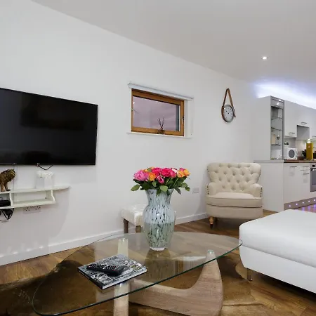 Live In Sky Penthouse リーズ